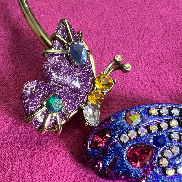 Butterfly necklace. Very pretty - Picture 3 of 5